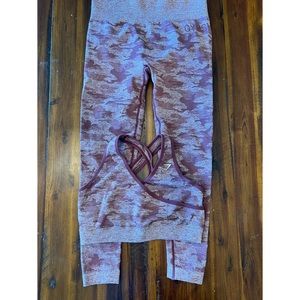 GYMSHARK Workout set. Top and bottom XL. Purple camo. Like new condition